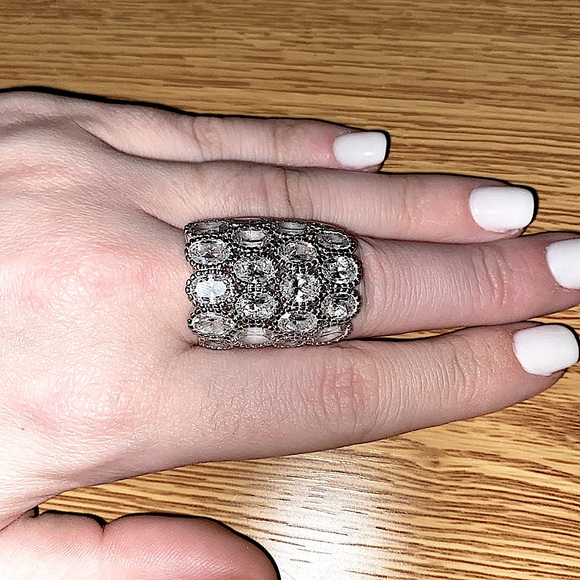 **CRYSTAL STATEMENT RING** - Picture 7 of 10